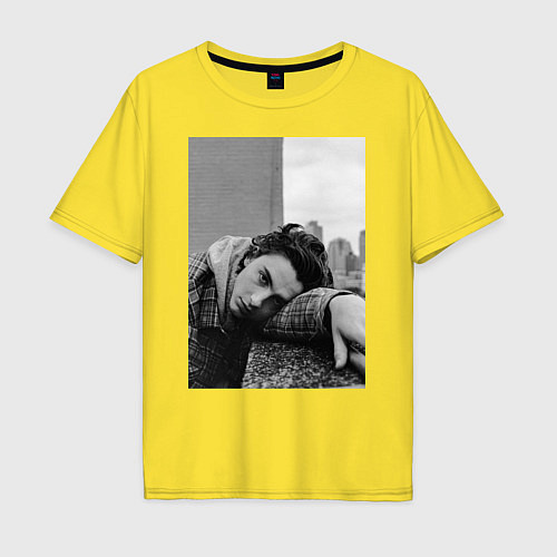 Мужская футболка оверсайз Шаламе черно белое фото на фоне города / Желтый – фото 1