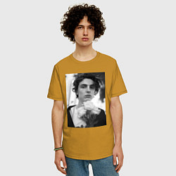 Футболка оверсайз мужская Timothee Chalamet с розами, цвет: горчичный — фото 2