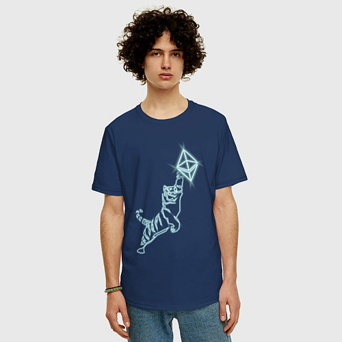 Мужская футболка оверсайз Этереум с тигром в неоновом свечении / Тёмно-синий – фото 3