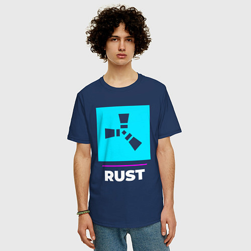 Мужская футболка оверсайз Символ Rust в неоновых цветах / Тёмно-синий – фото 3