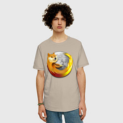 Футболка оверсайз мужская Пёсик Доге охватывает планету, цвет: миндальный — фото 2