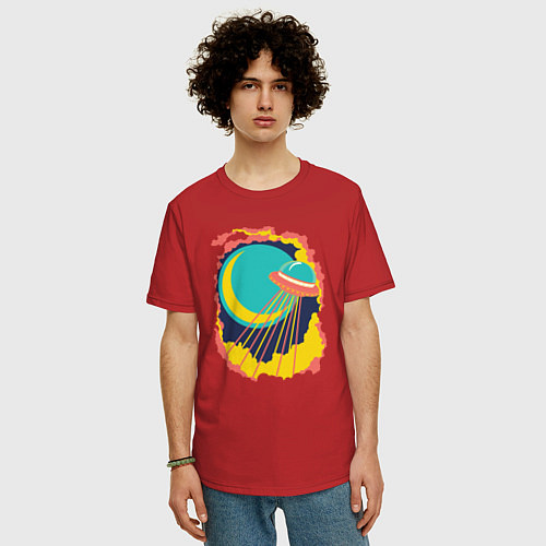 Мужская футболка оверсайз Летающая тарелка в небе / Красный – фото 3
