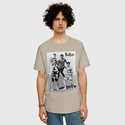 Мужская футболка оверсайз Молодые музыканты на пляже / Миндальный – фото 3