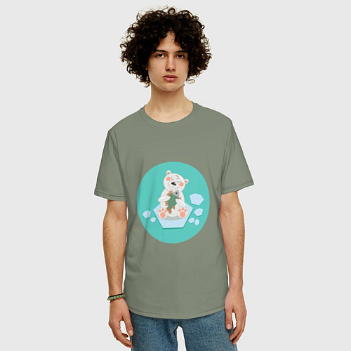 Мужская футболка оверсайз Полярный медвежонок с рыбой на льдине / Авокадо – фото 3