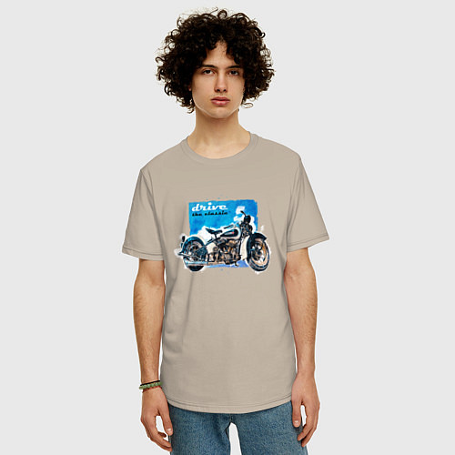 Мужская футболка оверсайз Ретро мотоцикл акварелью / Миндальный – фото 3