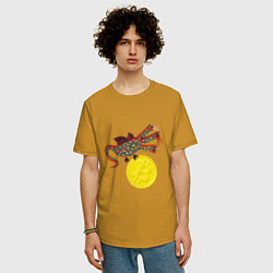 Футболка оверсайз мужская Дракон с монетой Биткойна, цвет: горчичный — фото 2