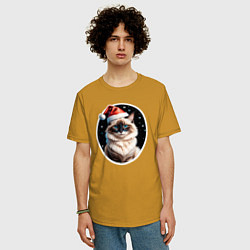 Футболка оверсайз мужская Кот породы Рэгдолл в новогодней шапке, цвет: горчичный — фото 2