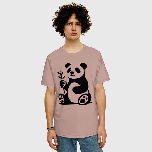 Мужская футболка оверсайз Сидящая панда с бамбуком в лапе / Пыльно-розовый – фото 3