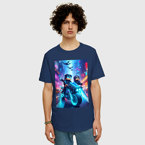 Мужская футболка оверсайз Майнкрафт - чувак на мотоцикле / Тёмно-синий – фото 3