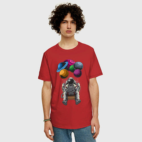 Мужская футболка оверсайз Космонавт на воздушных шарах / Красный – фото 3