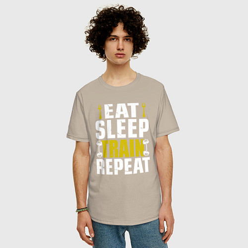 Мужская футболка оверсайз Eat sleep train / Миндальный – фото 3
