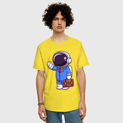 Футболка оверсайз мужская Космонавт с чемоданом, цвет: желтый — фото 2