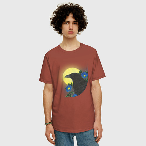 Мужская футболка оверсайз Чёрный ворон на ветке под луной / Кирпичный – фото 3
