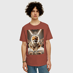 Футболка оверсайз мужская Милый Шпиц в шикарном платье на подиуме - показ мо, цвет: кирпичный — фото 2