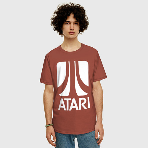 Мужская футболка оверсайз Atari logo white / Кирпичный – фото 3