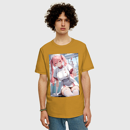 Мужская футболка оверсайз Медсестричка сделает тебе укол любви - пышная аним / Горчичный – фото 3