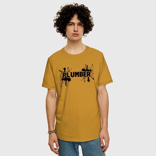 Мужская футболка оверсайз Сантехник в чероной краске / Горчичный – фото 3