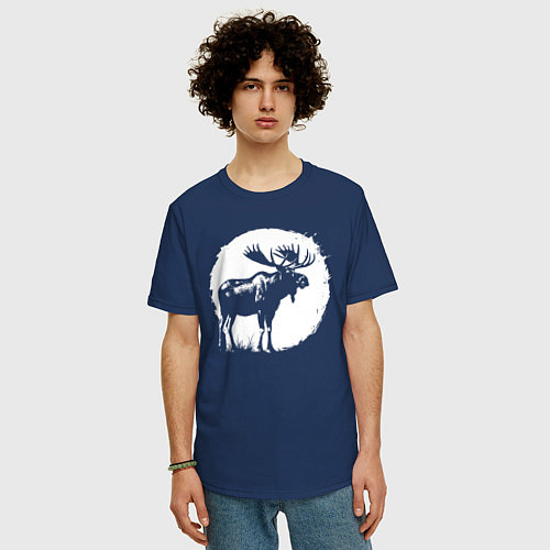 Мужская футболка оверсайз Лось в круге / Тёмно-синий – фото 3