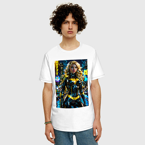 Мужская футболка оверсайз Черная Канарейка на улице города / Белый – фото 3