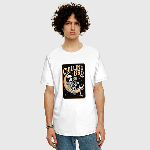 Мужская футболка оверсайз Скелет сидит на полумесяце и держит ромашку / Белый – фото 3