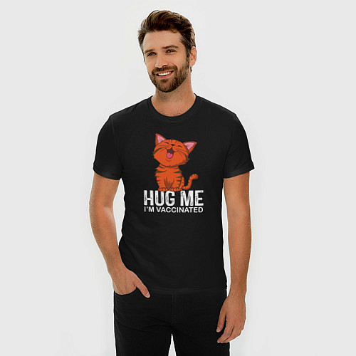 Мужская slim-футболка Hug Me Im Vaccinated / Черный – фото 3