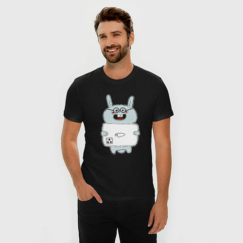 Мужская slim-футболка Кролик с модным телефоном / Черный – фото 3