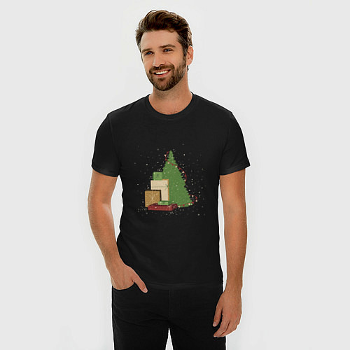 Мужская slim-футболка Новогодняя елка с горой подарков / Черный – фото 3