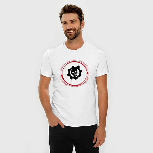 Мужская slim-футболка Символ Gears of War и красная краска вокруг / Белый – фото 3