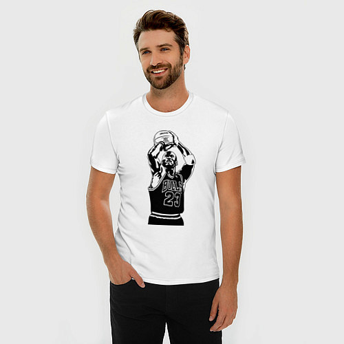 Мужская slim-футболка Майкл Джордан бросает мяч / Белый – фото 3