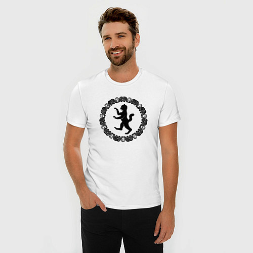 Мужская slim-футболка Окружённый змеями силуэт геральдического кота / Белый – фото 3