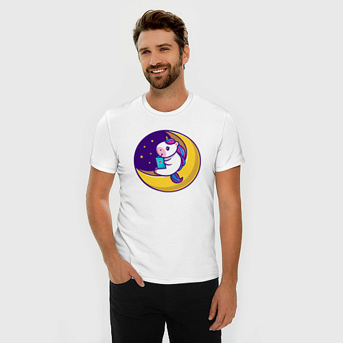 Мужская slim-футболка Единорог читает на луне / Белый – фото 3