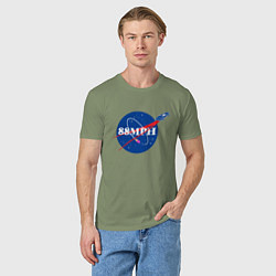 Футболка хлопковая мужская NASA Delorean 88 mph, цвет: авокадо — фото 2