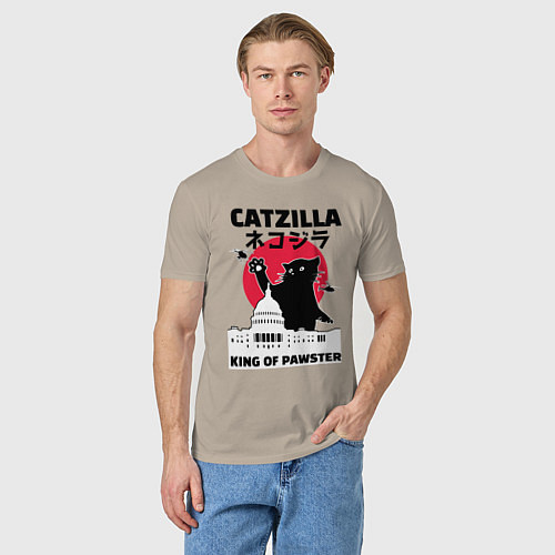 Мужская футболка Catzilla King of Pawster / Миндальный – фото 3