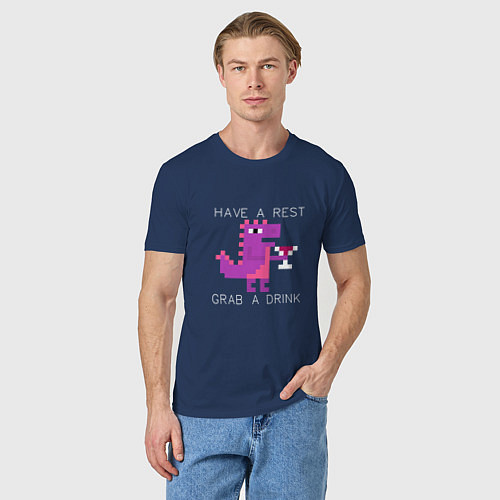 Мужская футболка Динозаврик с винишком / Тёмно-синий – фото 3