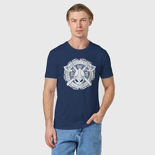 Мужская футболка Руны, топоры и шлем / Тёмно-синий – фото 3