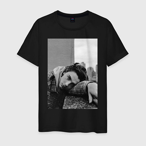 Мужская футболка Шаламе черно белое фото на фоне города / Черный – фото 1