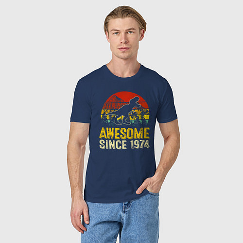 Мужская футболка Потрясающий динозавр 1974 года / Тёмно-синий – фото 3