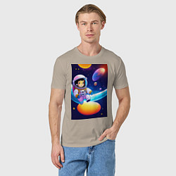 Футболка хлопковая мужская Мультяшный астронавт, цвет: миндальный — фото 2