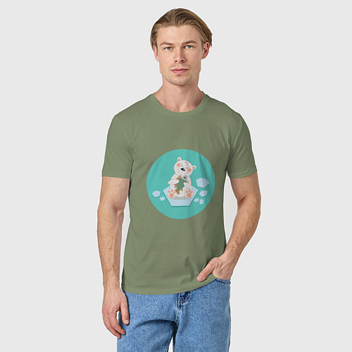 Мужская футболка Полярный медвежонок с рыбой на льдине / Авокадо – фото 3