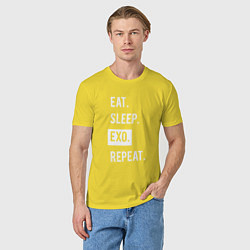 Футболка хлопковая мужская Eat Sleep EXO Repeat, цвет: желтый — фото 2