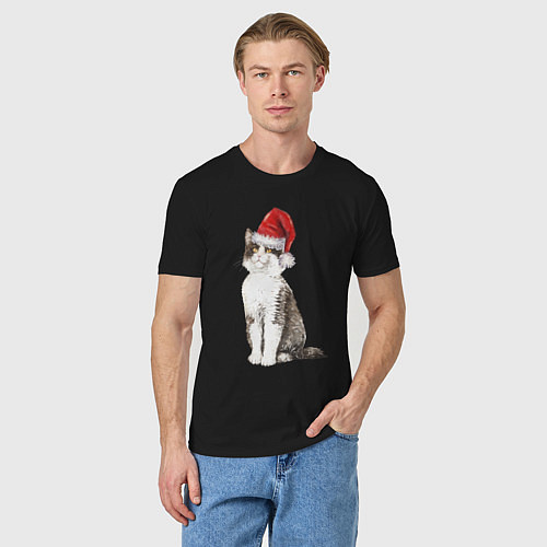 Мужская футболка Пятнистый кот в новогодней шапочке / Черный – фото 3