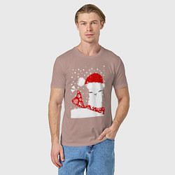 Футболка хлопковая мужская Лама в шапочке и шарфе, цвет: пыльно-розовый — фото 2