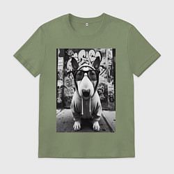 Футболка хлопковая мужская Булли у стены с граффити, цвет: авокадо