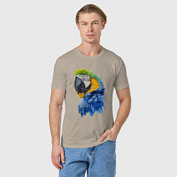 Футболка хлопковая мужская Сине-золотой попугай ара, цвет: миндальный — фото 2