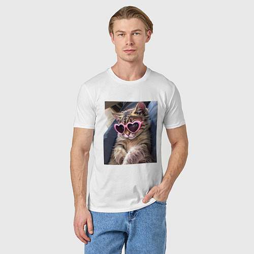 Мужская футболка Милый мем-кот в очках в стиле аниме / Белый – фото 3
