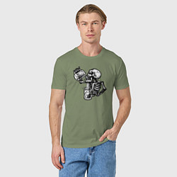 Футболка хлопковая мужская Пивной скелетик, цвет: авокадо — фото 2