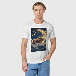 Футболка хлопковая мужская Плюшевый мишка сидит на Луне, цвет: белый — фото 2