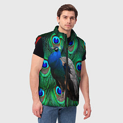 Мужской жилет Павлин на фоне своих перьев, цвет: 3D-красный — фото 2
