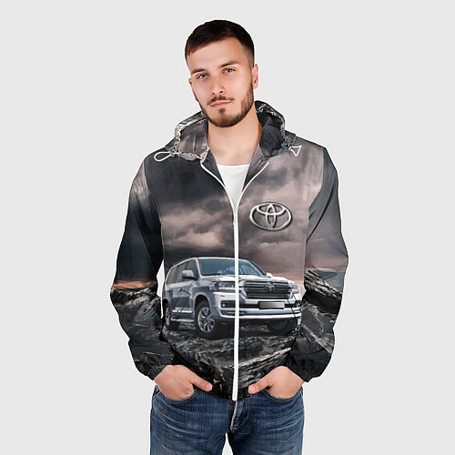 Мужская ветровка Toyota Land Cruiser 200 среди скал / 3D-Белый – фото 3