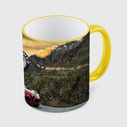 Кружка 3D Альфа - Ромео на горной дороге, цвет: 3D-желтый кант